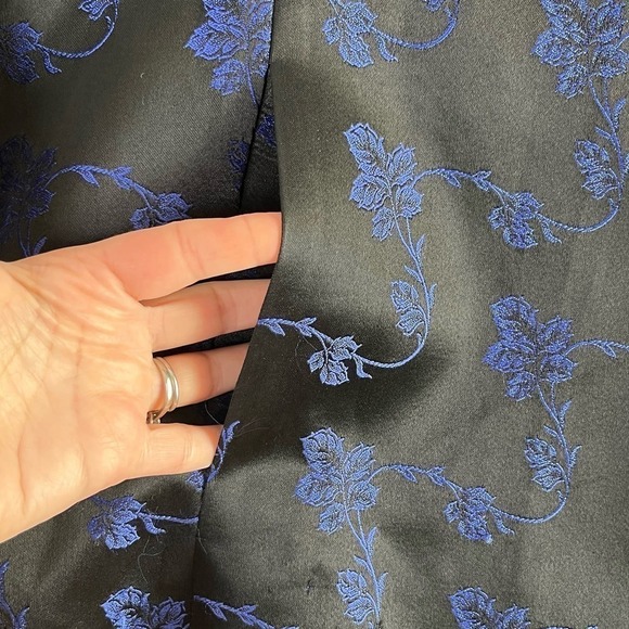Vintage 80s Floral Jacquard Jacket‎ by Rickie Freeman in Black and Blue, Size 8 - Picture 10 of 11
